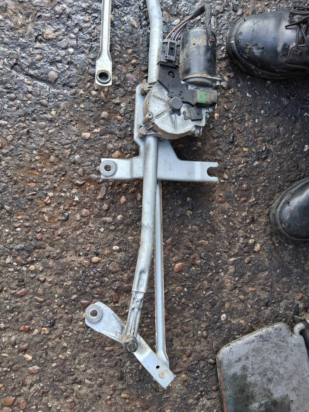 2007 MERCEDES BENZ VITO W639 FRONT WINDSCREEN WIPER MOTOR LINKAGE A6398200040
