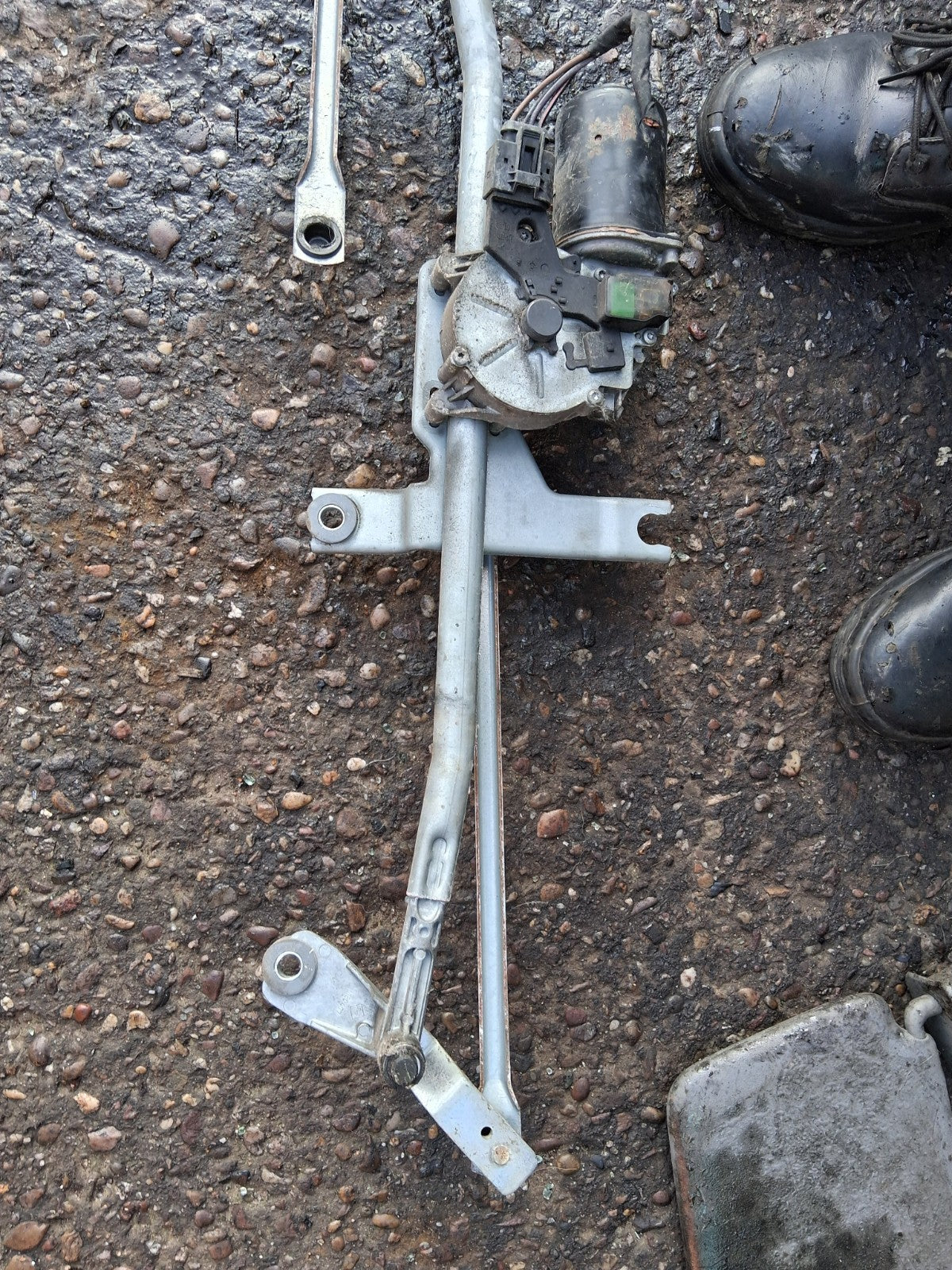 2007 MERCEDES BENZ VITO W639 FRONT WINDSCREEN WIPER MOTOR LINKAGE A6398200040