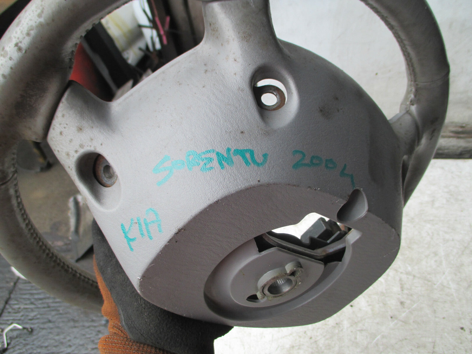 KIA SEDONA MK1 2004 4 SPOKE STEERING WHEEL CREAM