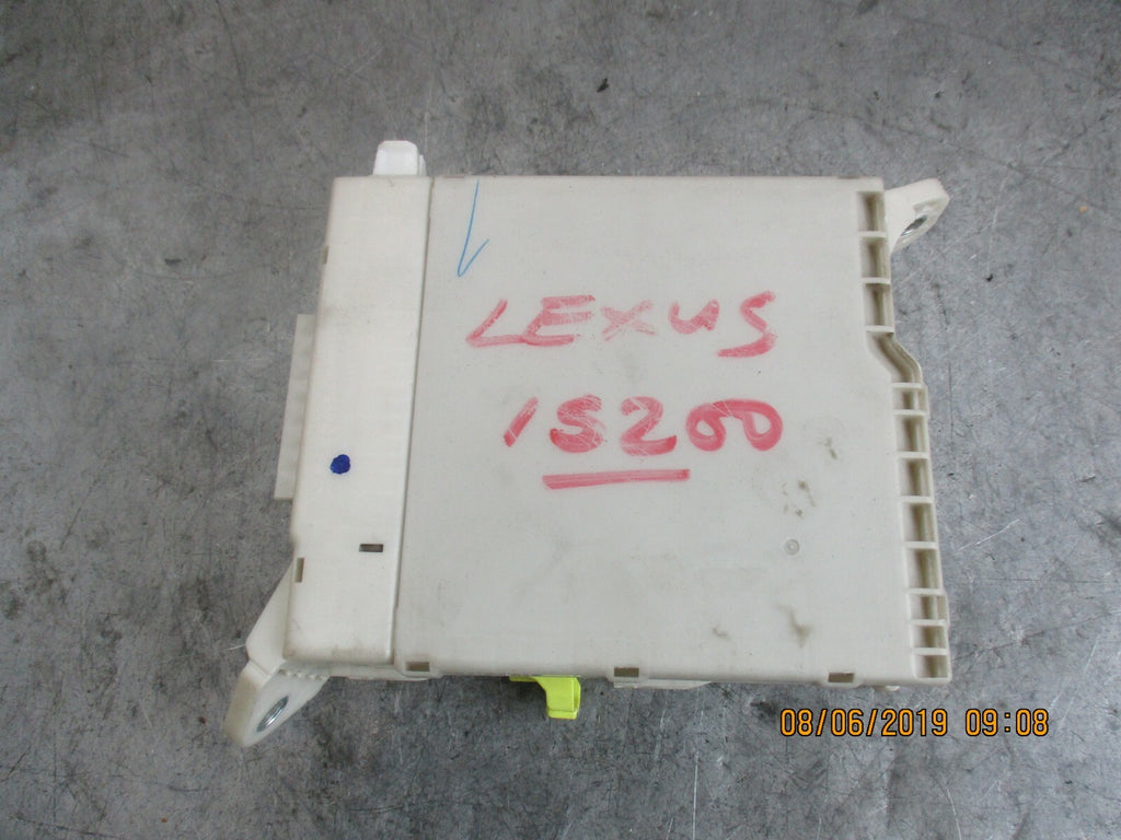 LEXUS IS XE20 INTERIOR FUSE BOX RELAY UNIT 8273053050