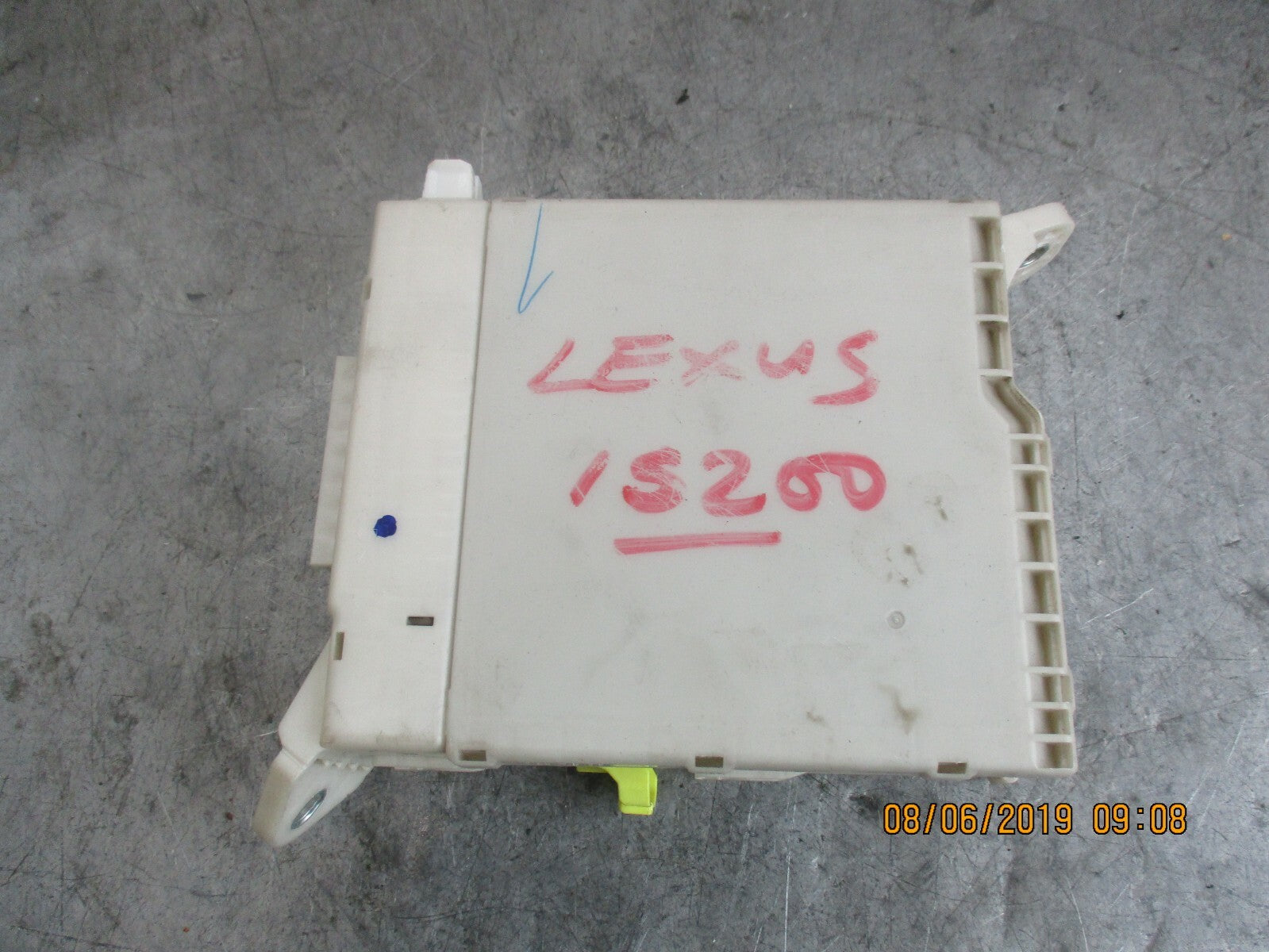 LEXUS IS XE20 INTERIOR FUSE BOX RELAY UNIT 8273053050
