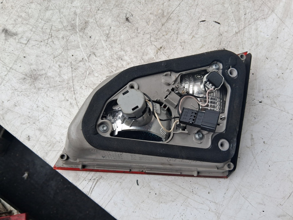 2013 VAUXHALL ASTRA J ESTATE NSR PASSENGER SIDE REAR INNER TAIL LIGHT 13282246