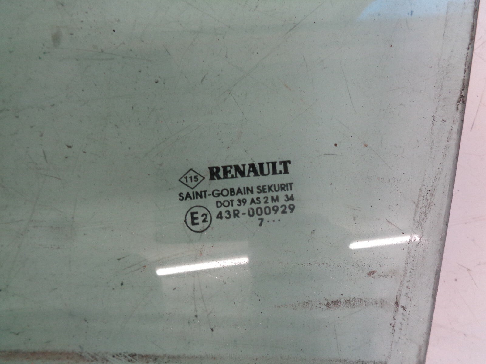 RENAULT MEGANE MK2 2007 NSF PASSENGER SIDE FRONT DOOR WINDOW GLASS
