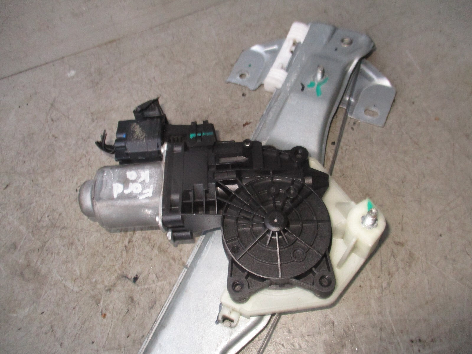 2017 FORD KA PLUS + OSF DRIVER SIDE FRONT WINDOW MOTOR REGULATOR 402655F
