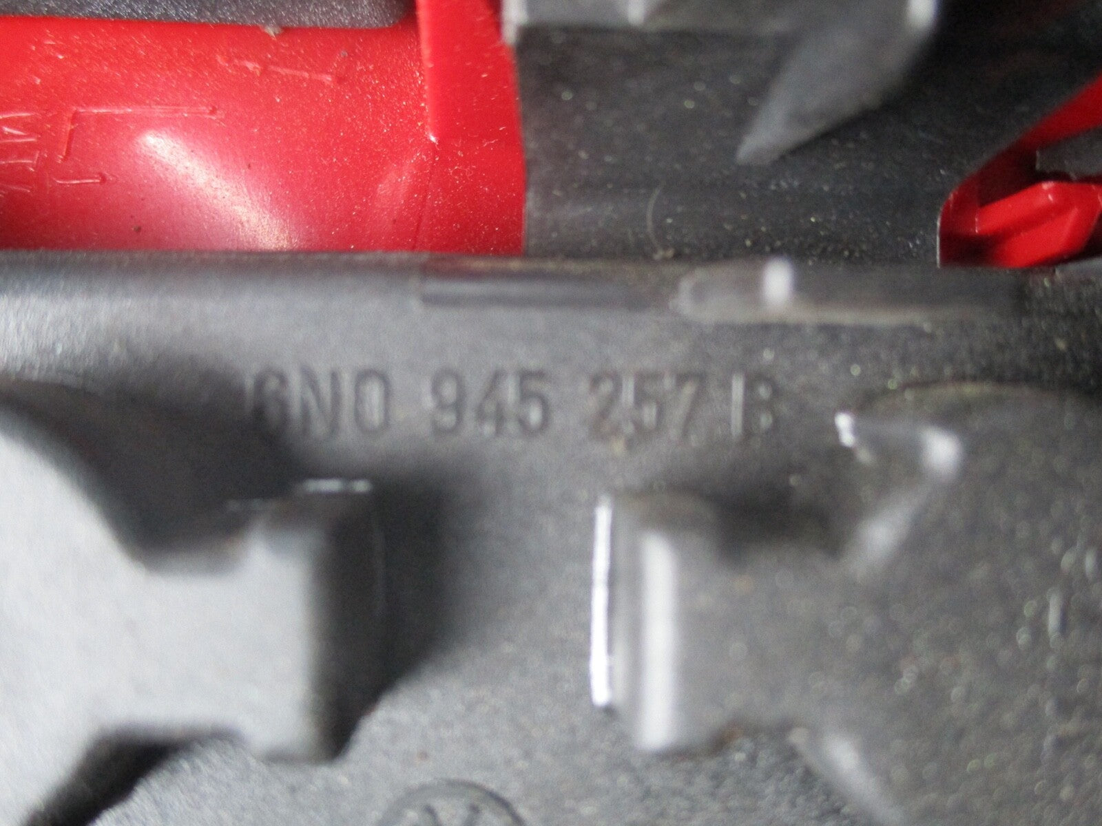 VW VOLKSWAGEN POLO 6N2 OFF DRIVER SIDE REAR LIGHT OSR 6N0945257B