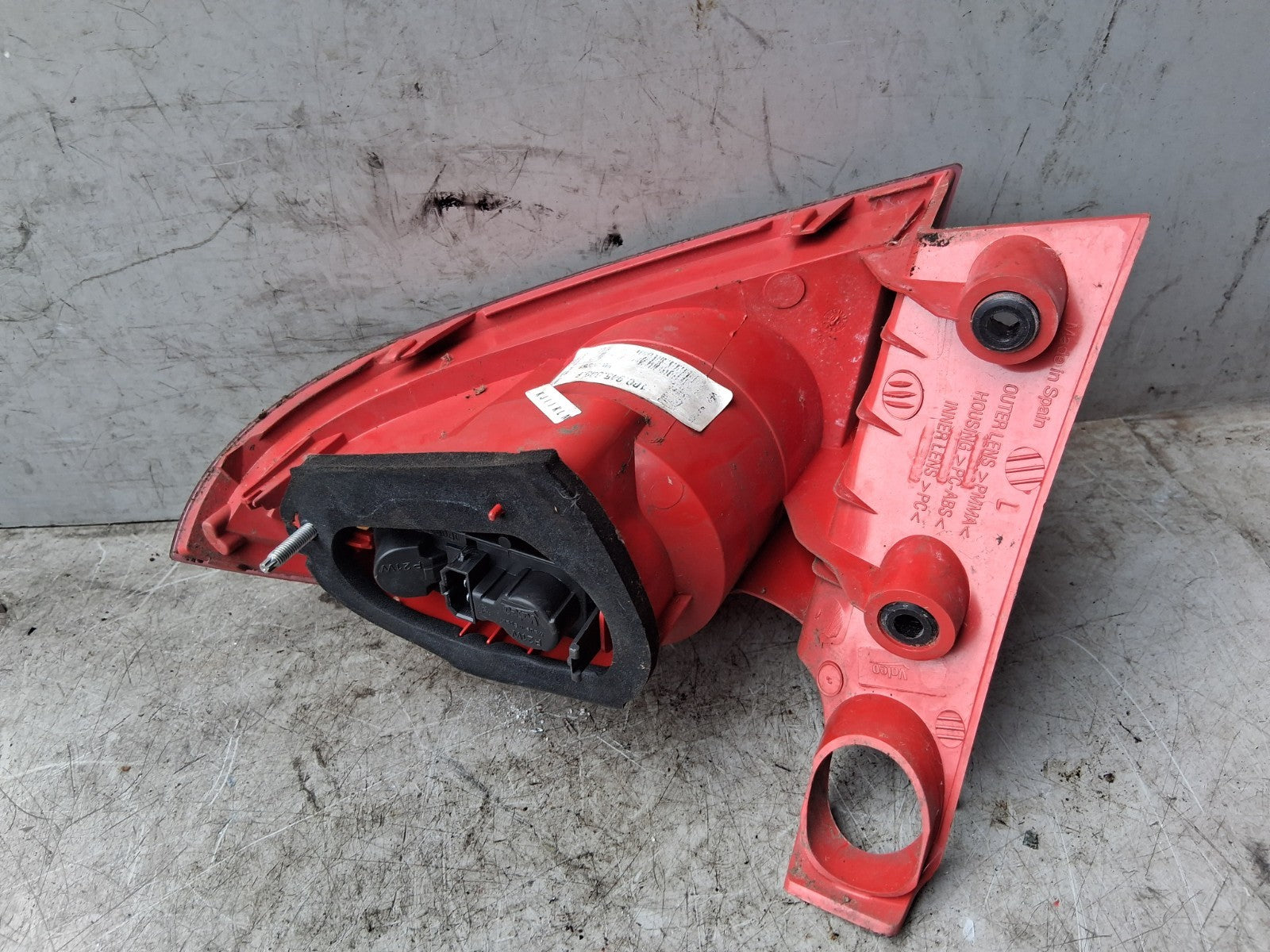 2010 SEAT LEON MK2 FACELIFT NSR PASSENGER SIDE REAR OUTER TAIL LGHT 1P0945095F