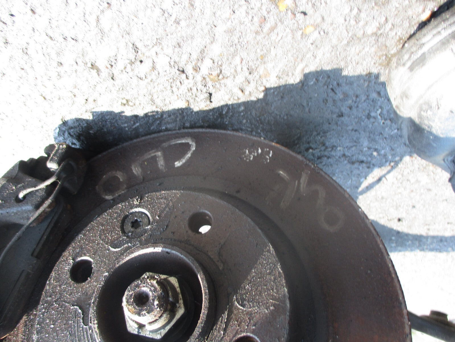 RENAULT CLIO MK4 2014 1.2 PETROL DRIVER SIDE HUB CALIPER DRIVESHAFT 391000926R