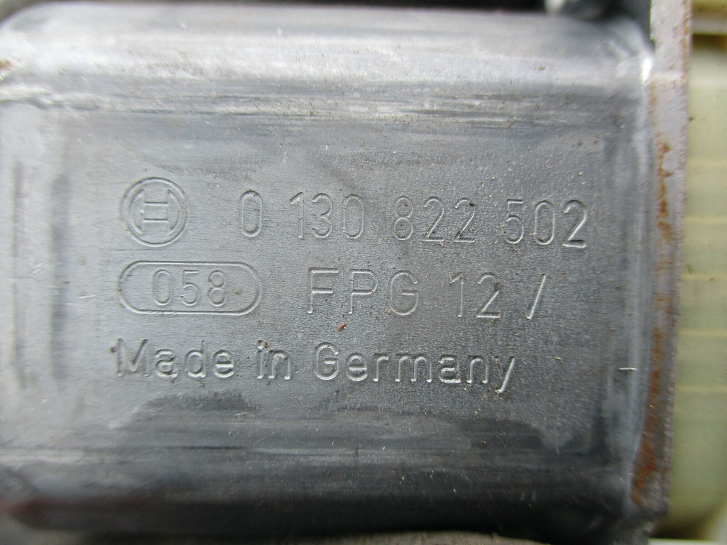 MERCEDES C CLASS W204 NSF NEAR PASSENGER SIDE FRONT WINDOW MOTOR 0 130 822 502