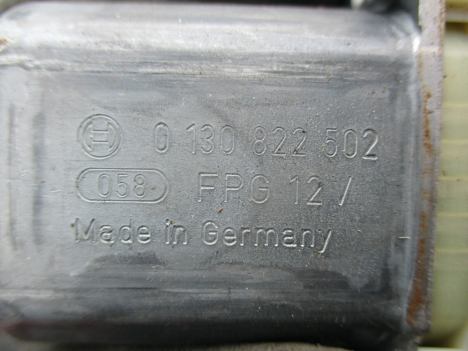 MERCEDES C CLASS W204 NSF NEAR PASSENGER SIDE FRONT WINDOW MOTOR 0 130 822 502