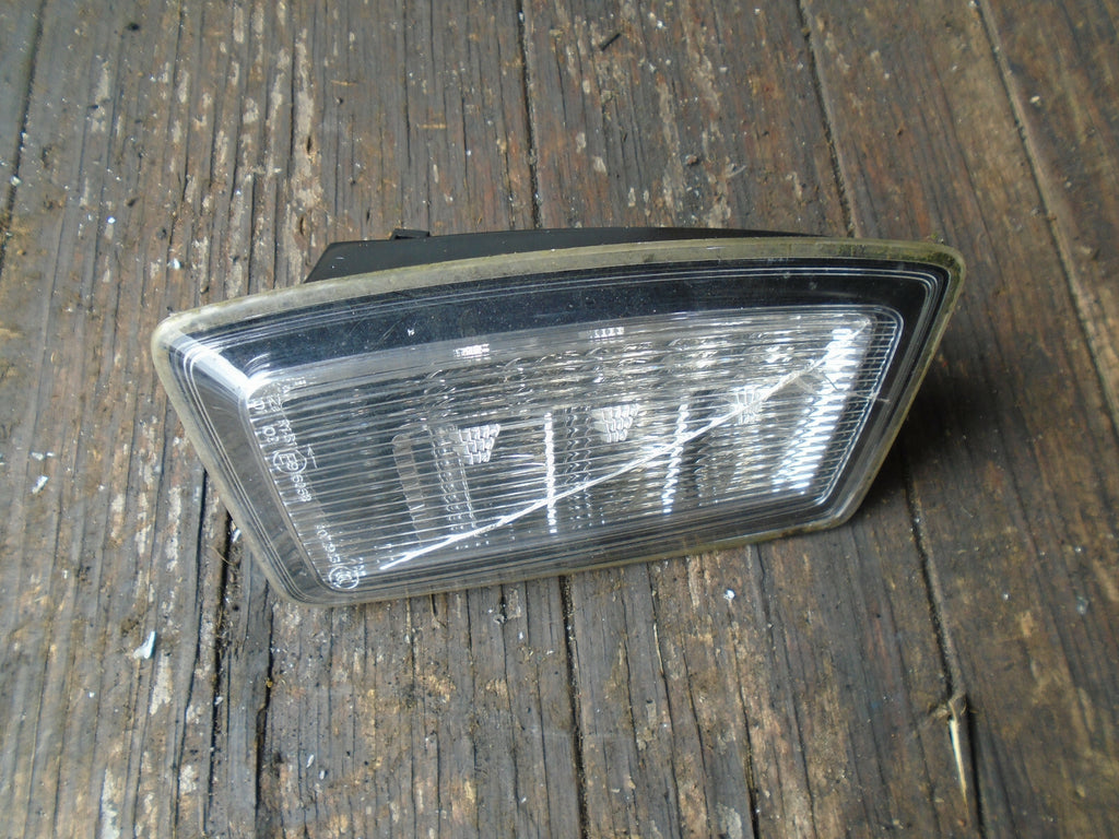 AUDI A1 8X 2015 3 DOOR REAR LEFT PASSENGER SIDE UNDER TAILGATE LIGHT 8X0945095