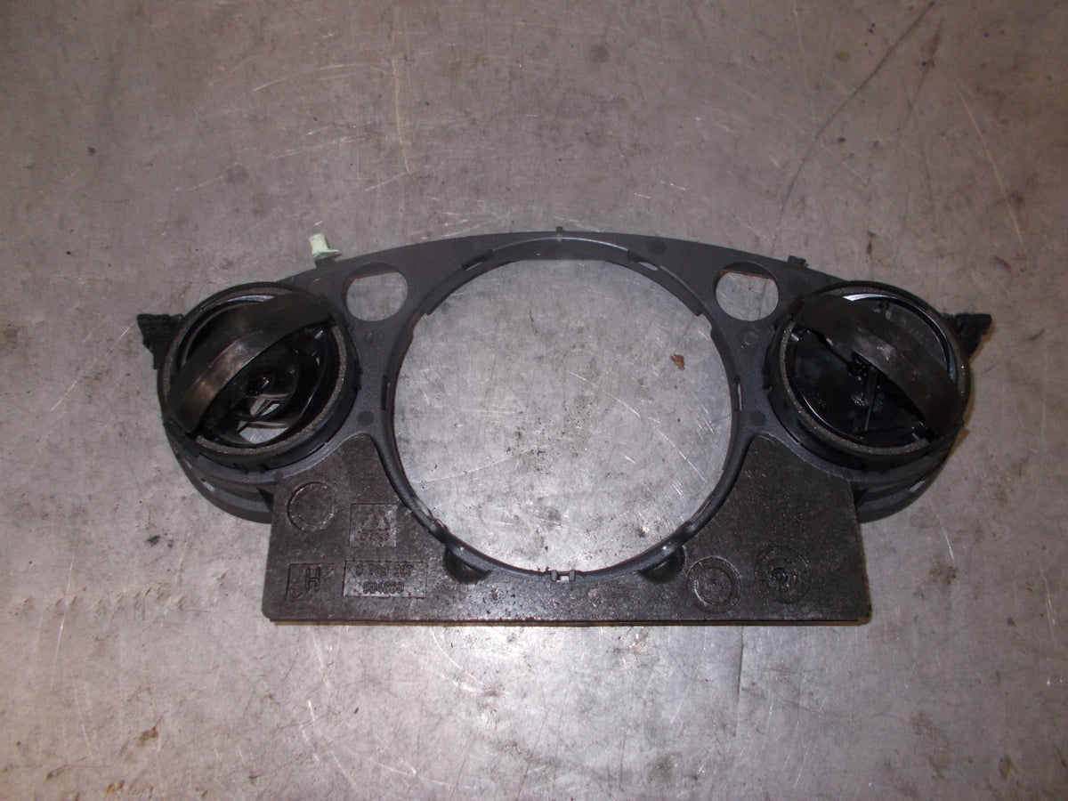 MINI COOPER ONE R50 2004 SPEEDOMETER TRIM & AIR VENTS 0769337