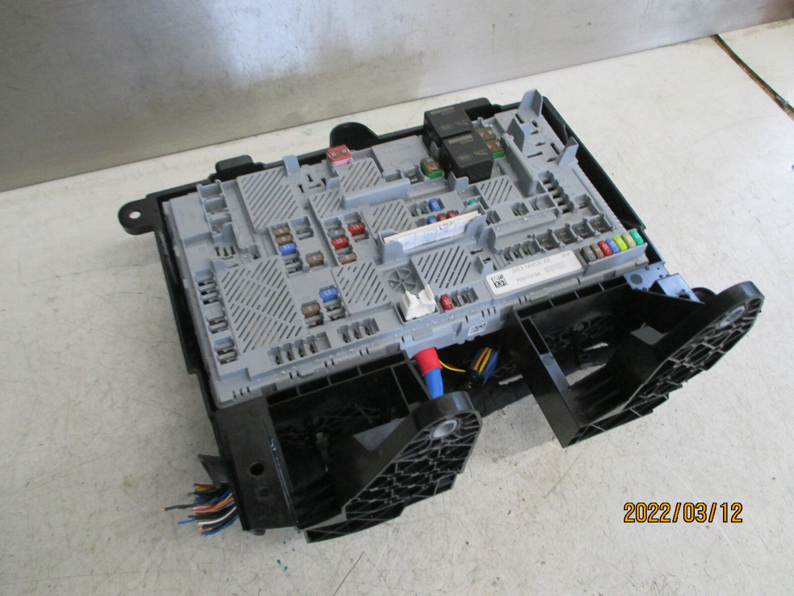 2019 JAGUAR XE BOOT REAR RELAY CONTROL MODULE JX6314N030AB