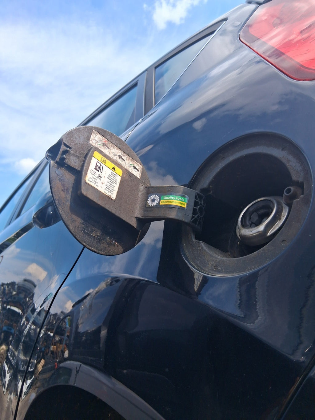 2012 FORD FIESTA ZETEC MK7 5 DOOR FUEL FLAP LID COVER BLACK