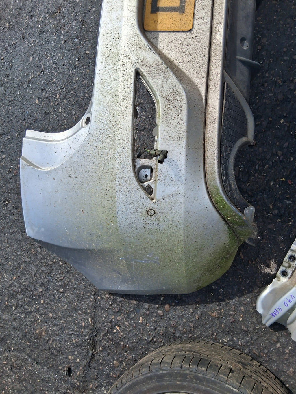 2015 VOLVO V40 D3 COMPLETE REAR BUMPER WITH PDC SENSOR SILVER