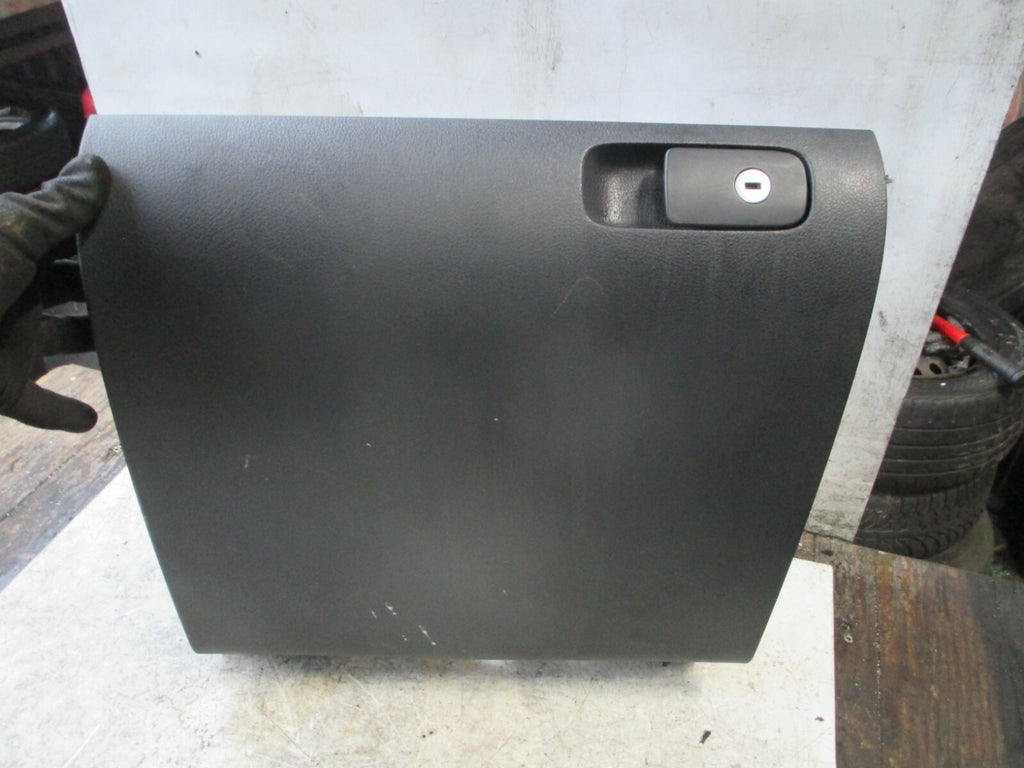 VOLKSWAGEN GOLF PLUS 2012 PASSENGER SIDE STORAGE COMPARTMENT GLOVE BOX