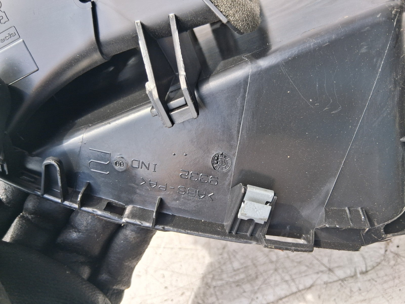 2010 PEUGEOT 207 FRONT DASH BOTH AIR VENTS WITH HAZARD SWITCH 96724726ZD