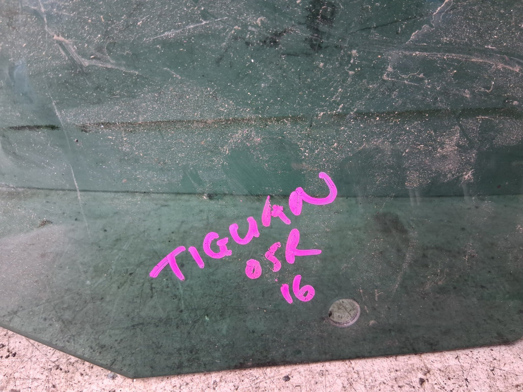 2016 VOLKSWAGEN TIGUAN OSR DRIVER SIDE BACK WINDOW GLASS RIGHT SIDE 43R008600