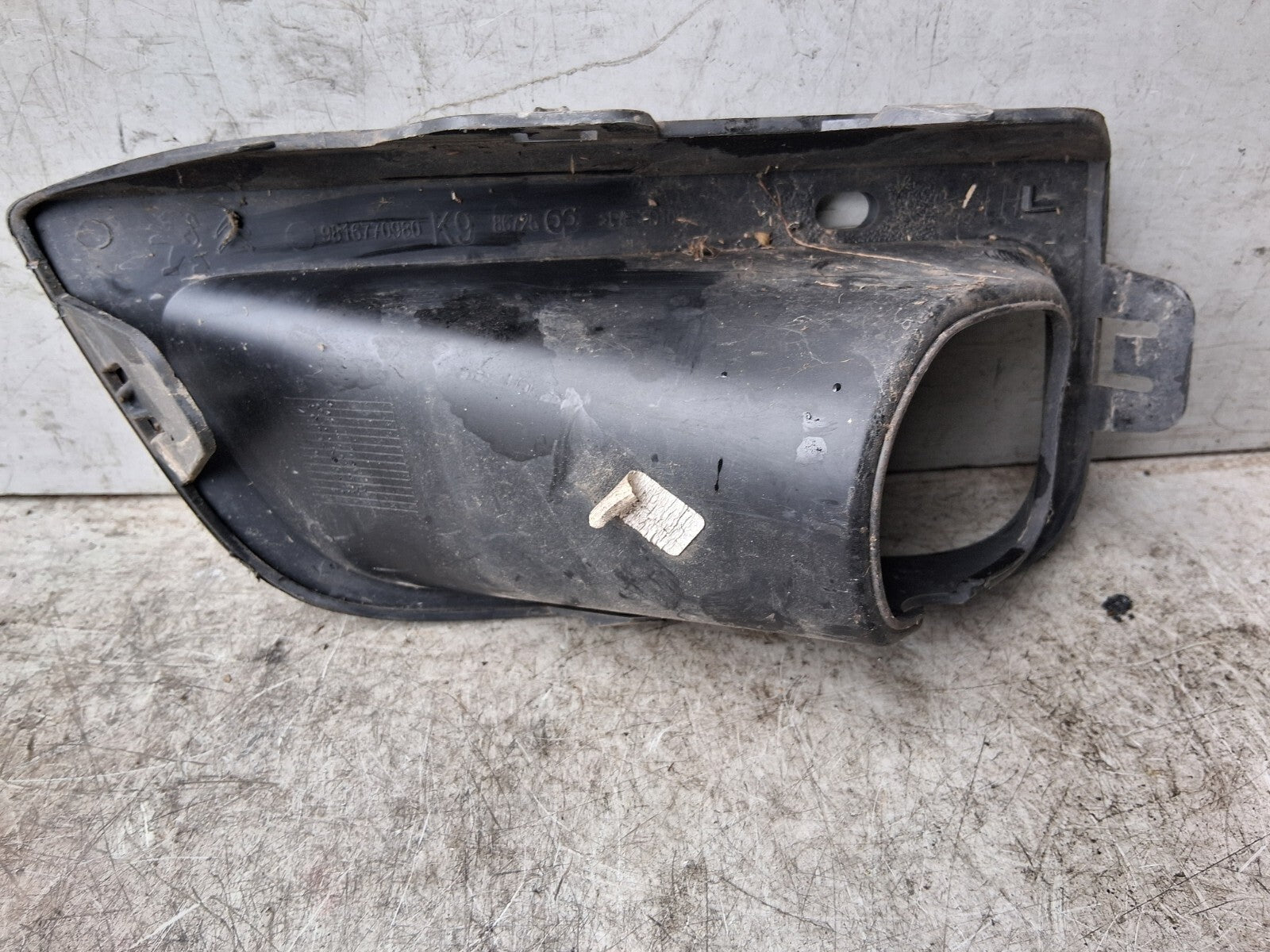 2021 CITROEN BERLINGO NSF PASSENGER SIDE FRONT BUMPER FOG LIGHT TRIM 9816770980