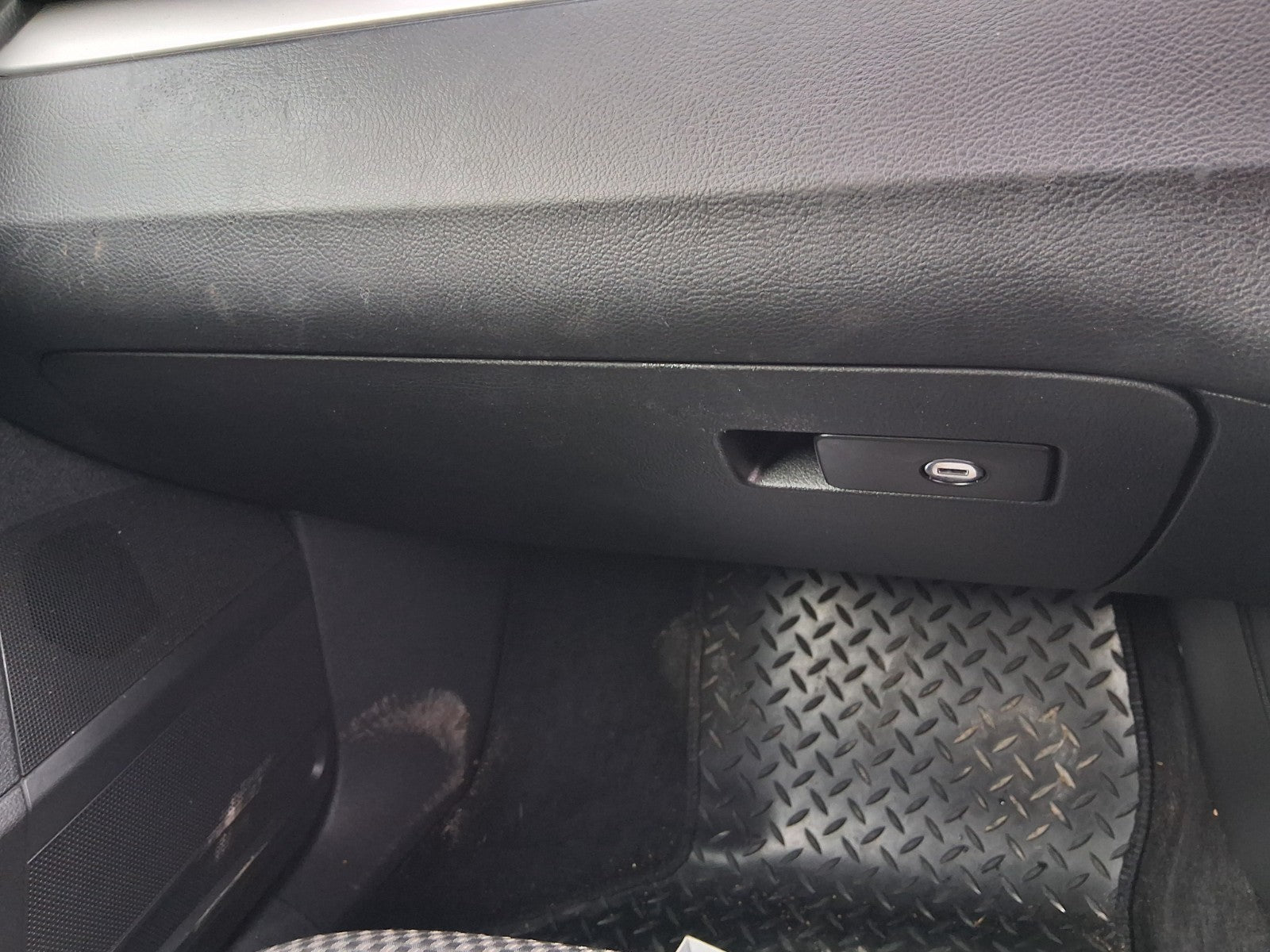 2014 VW VOLKSWAGEN PASSAT B7 FRONT DASHBOARD GLOVE BOX STORAGE COMPARTMENT