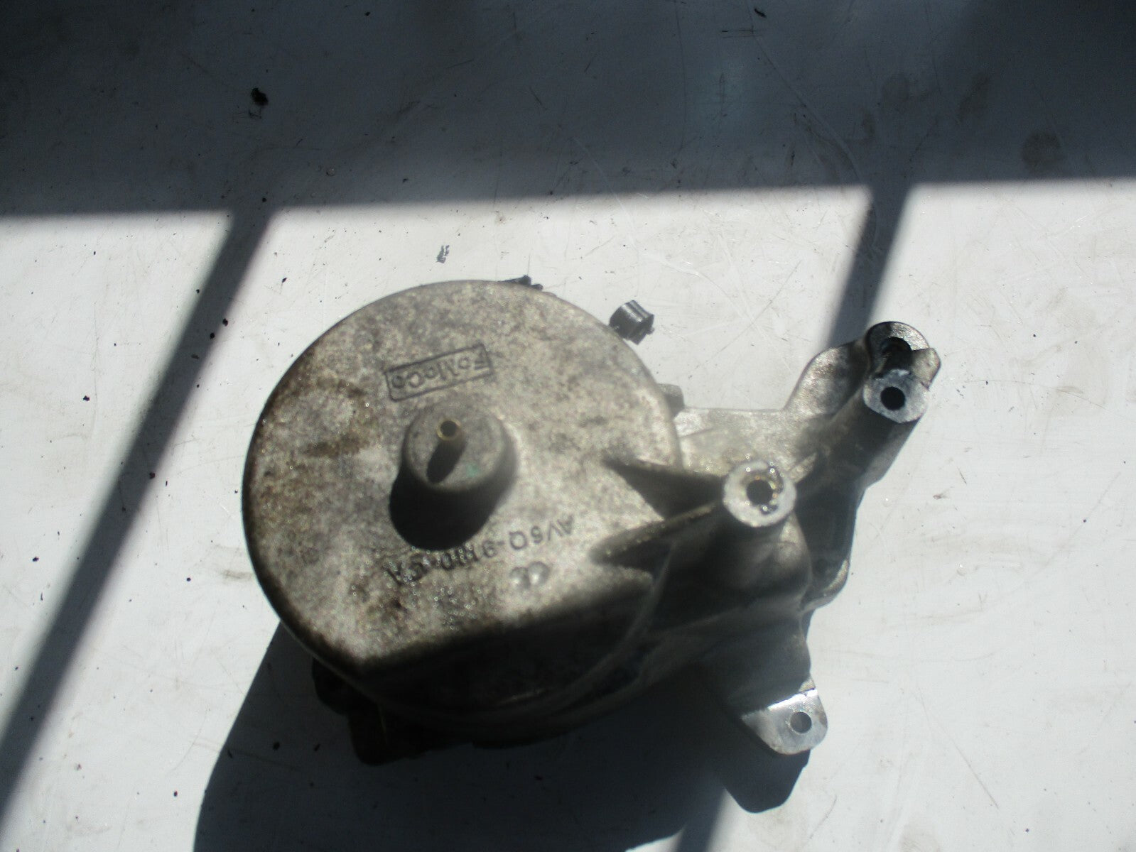 FORD TRANSIT CONNECT MK2 1.6 DIESEL OIL FILTER HOUSING AV6Q9180CA