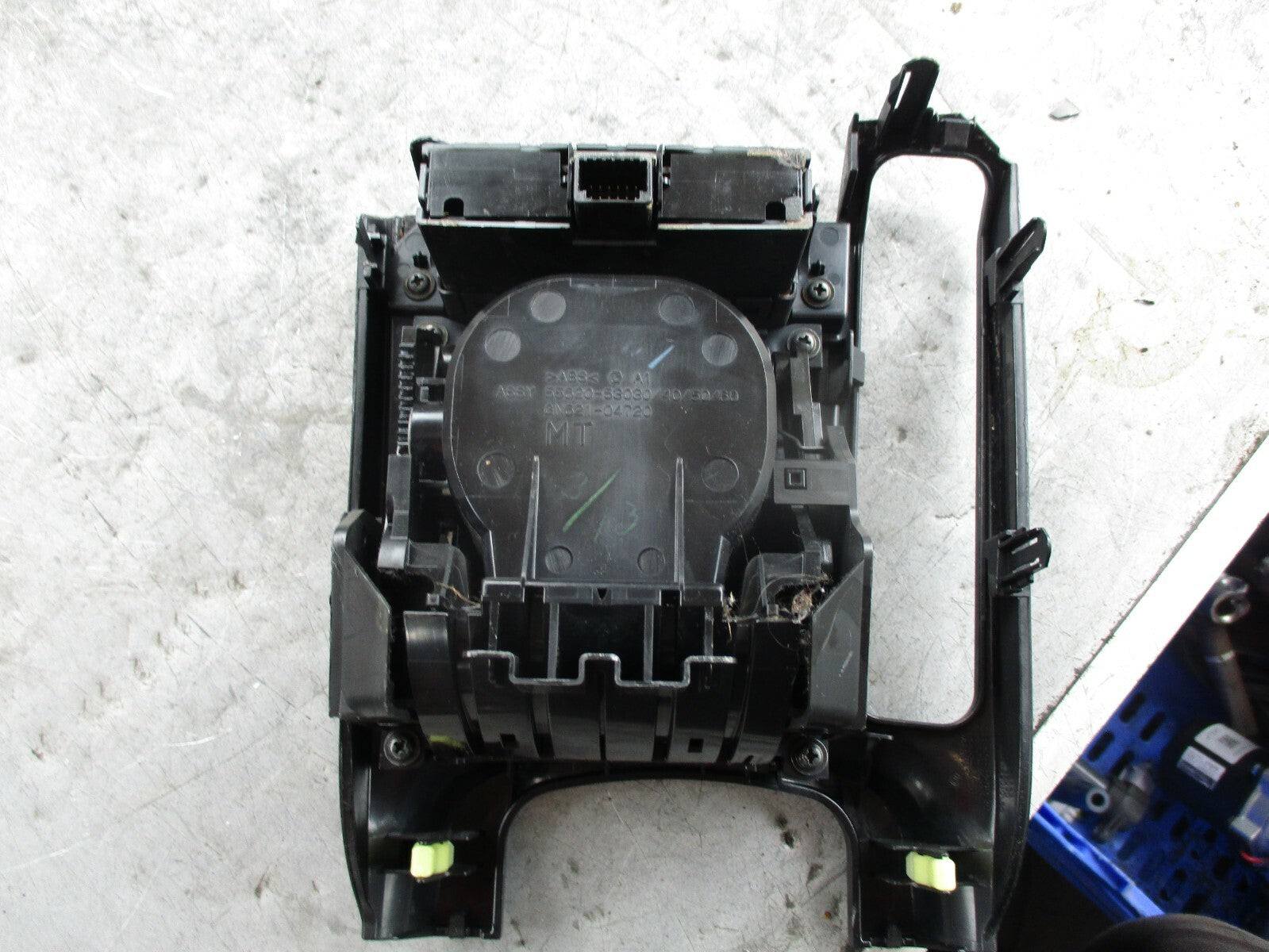 LEXUS IS220 2007 CENTRE CONSOLE CUP HOLDER 55620 53030