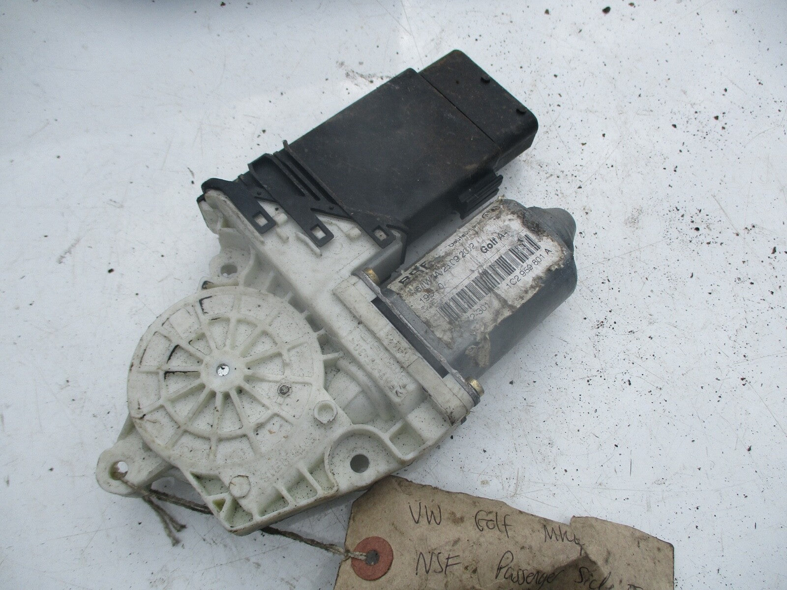 VW VOLKSWAGEN GOLF MK4 BORA NSF PASSENGER SIDE FRONT WINDOW MOTOR 1C2 959 801 A