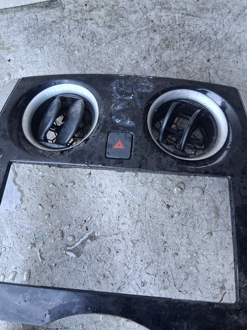 2016 NISSAN NOTE CENTRE AIR VENTS DISPLAY SCREEN SURROUND TRIM 682603VV1A