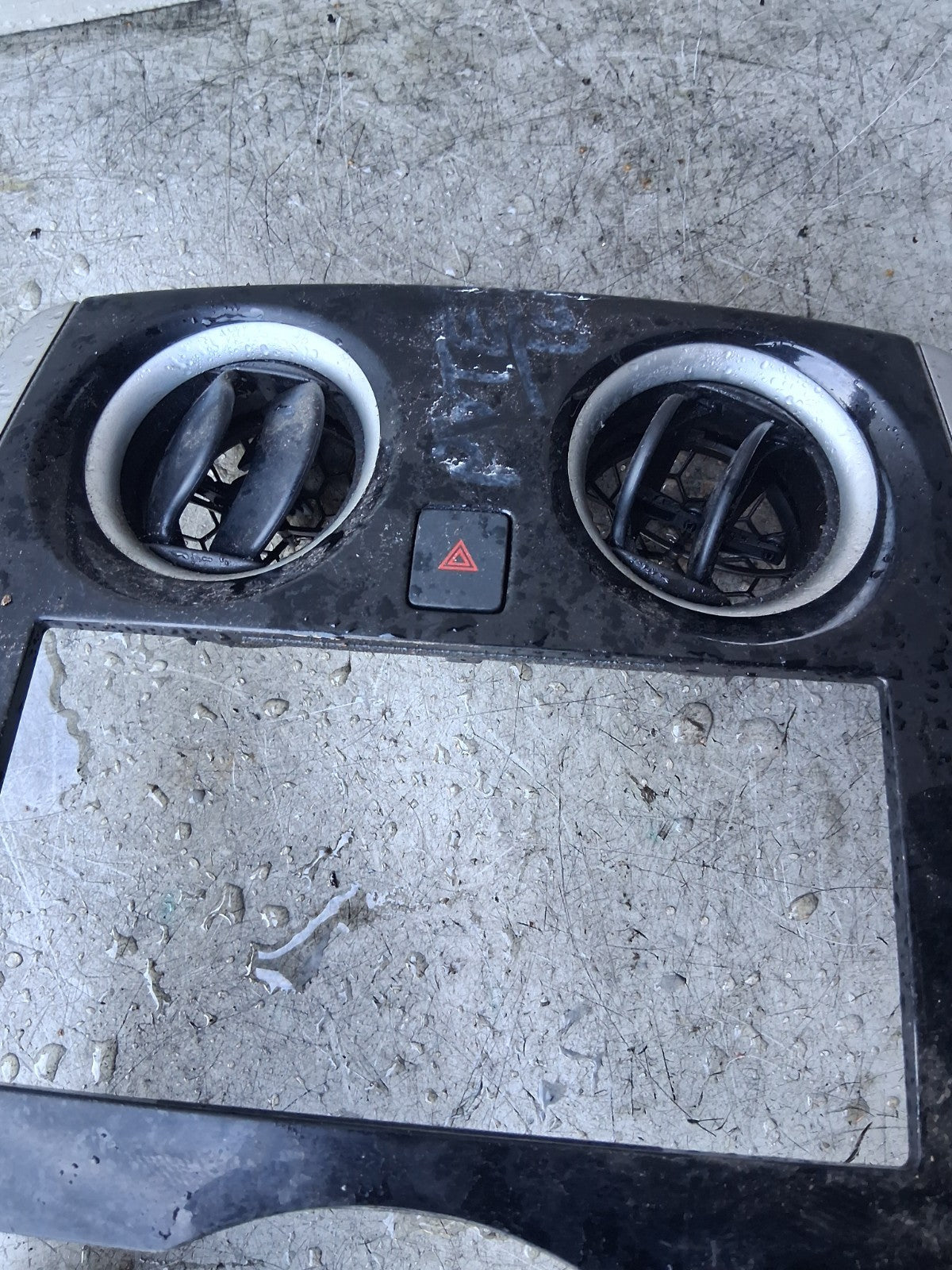 2016 NISSAN NOTE CENTRE AIR VENTS DISPLAY SCREEN SURROUND TRIM 682603VV1A