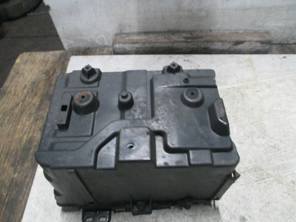 FORD FIESTA 2017 MK7 BATTERY TRAY HOLDER 8V2110718