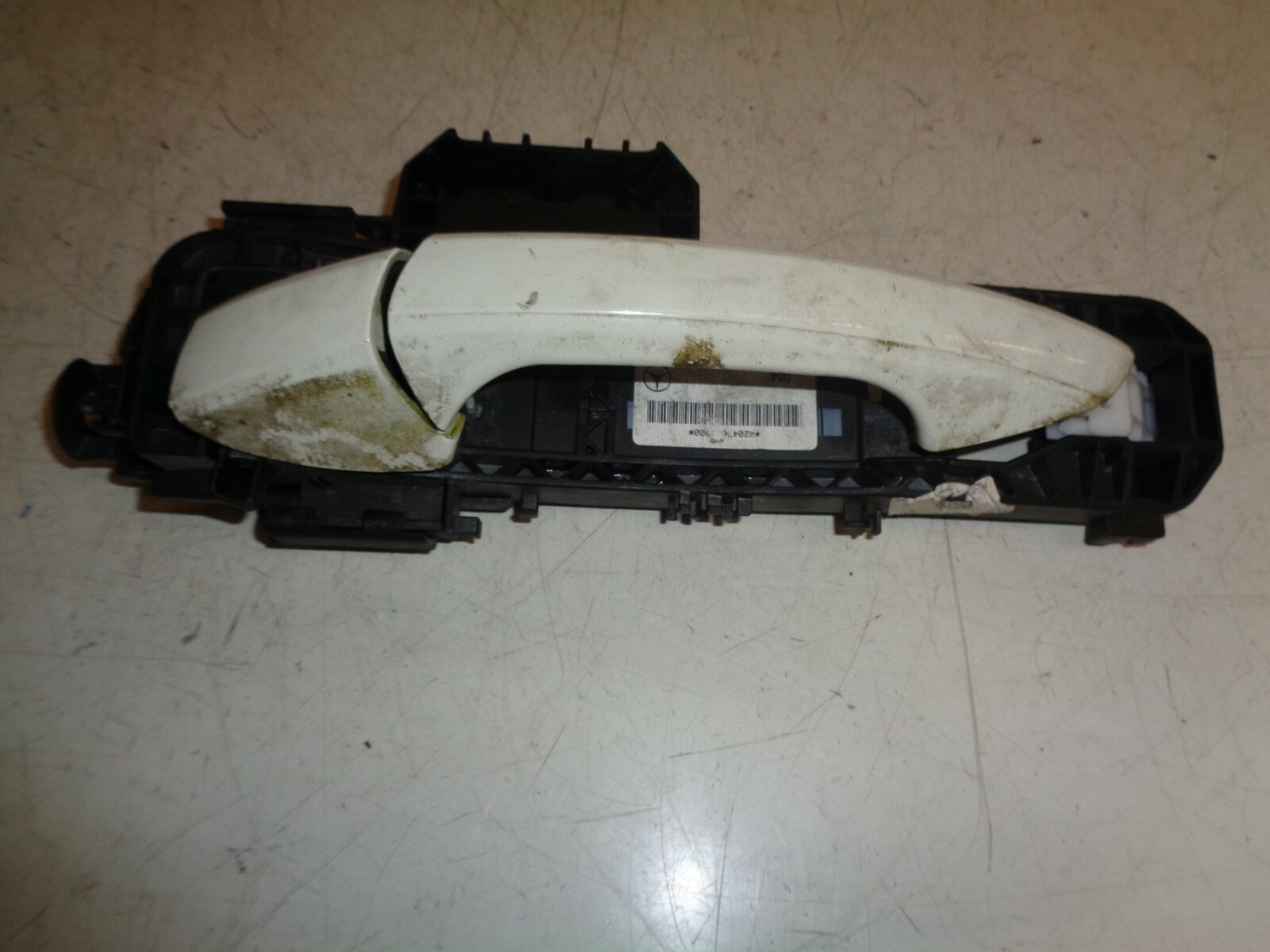 MERCEDES BENZ A CLASS W176 NSF PASSENGER SIDE FRONT DOOR EXTERIOR HANDLE WHITE