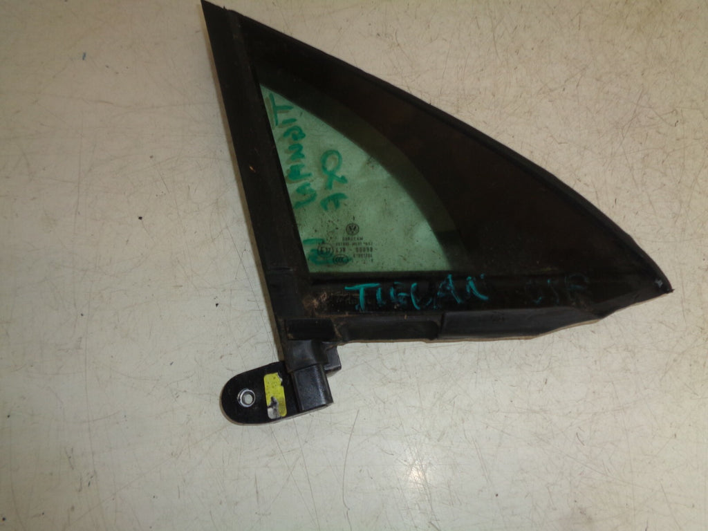 VW VOLKSWAGEN TIGUAN 2017 OSF DRIVER FRONT DOOR WINDOW QUARTER GLASS 5NA845114