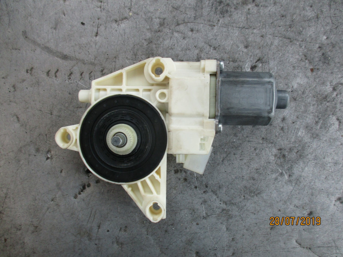 MERCEDES A CLASS W176 OSF DRIVER SIDE FRONT WINDOW MOTOR 0130822691