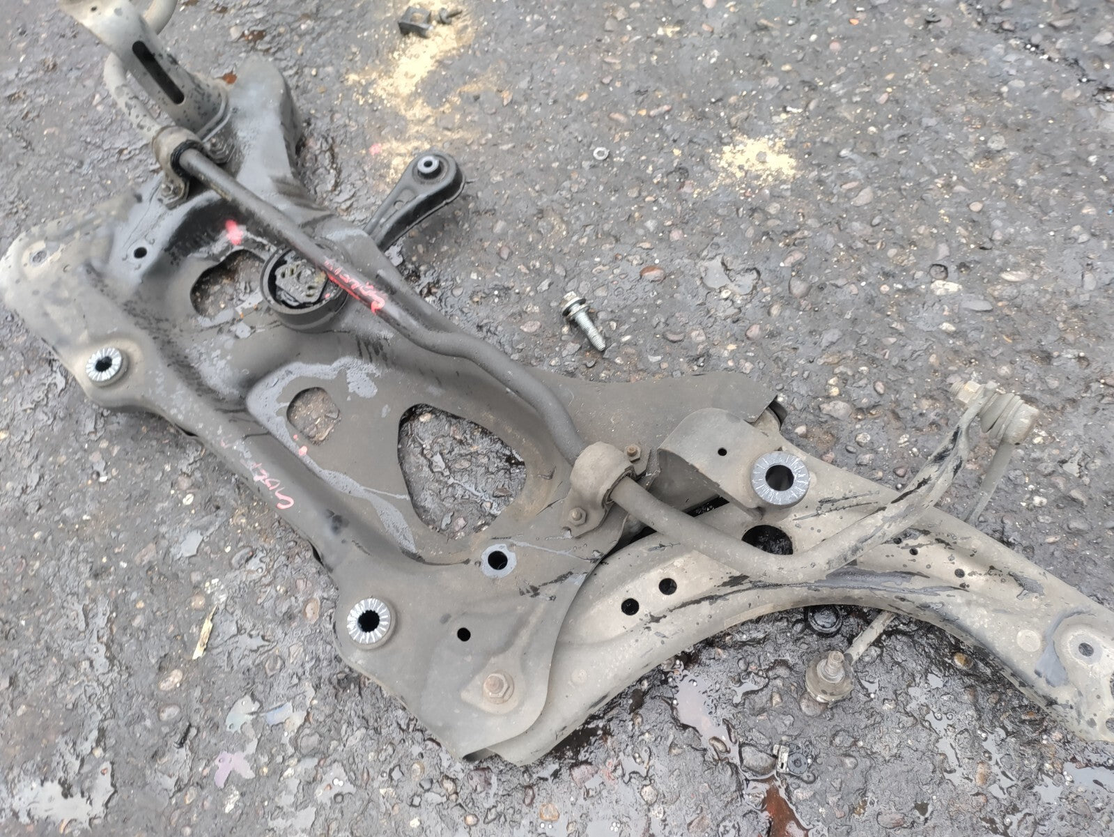 VW VOLKSWAGEN GOLF MK7 1.6 DIESEL 2017 FRONT SUBFRAME ANTI ROLL BAR