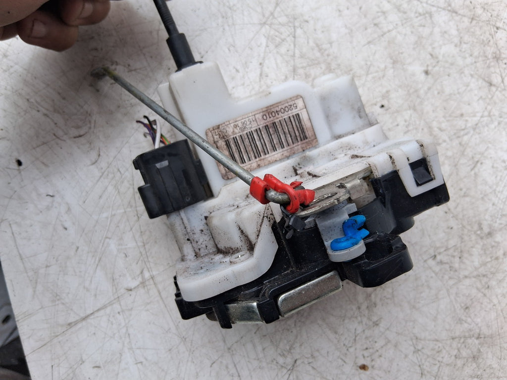 2015 FIAT 500 LOUNGE OSF DRIVER SIDE FRONT RIGHT DOOR LOCK MECHANISM 52004010