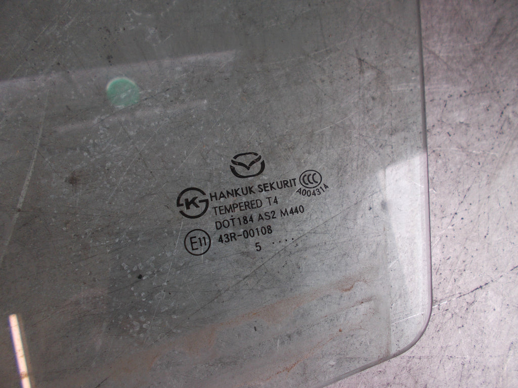 MAZDA 3 BM (MK3) 2016 NSF PASSENGER SIDE FRONT DOOR WINDOW GLASS