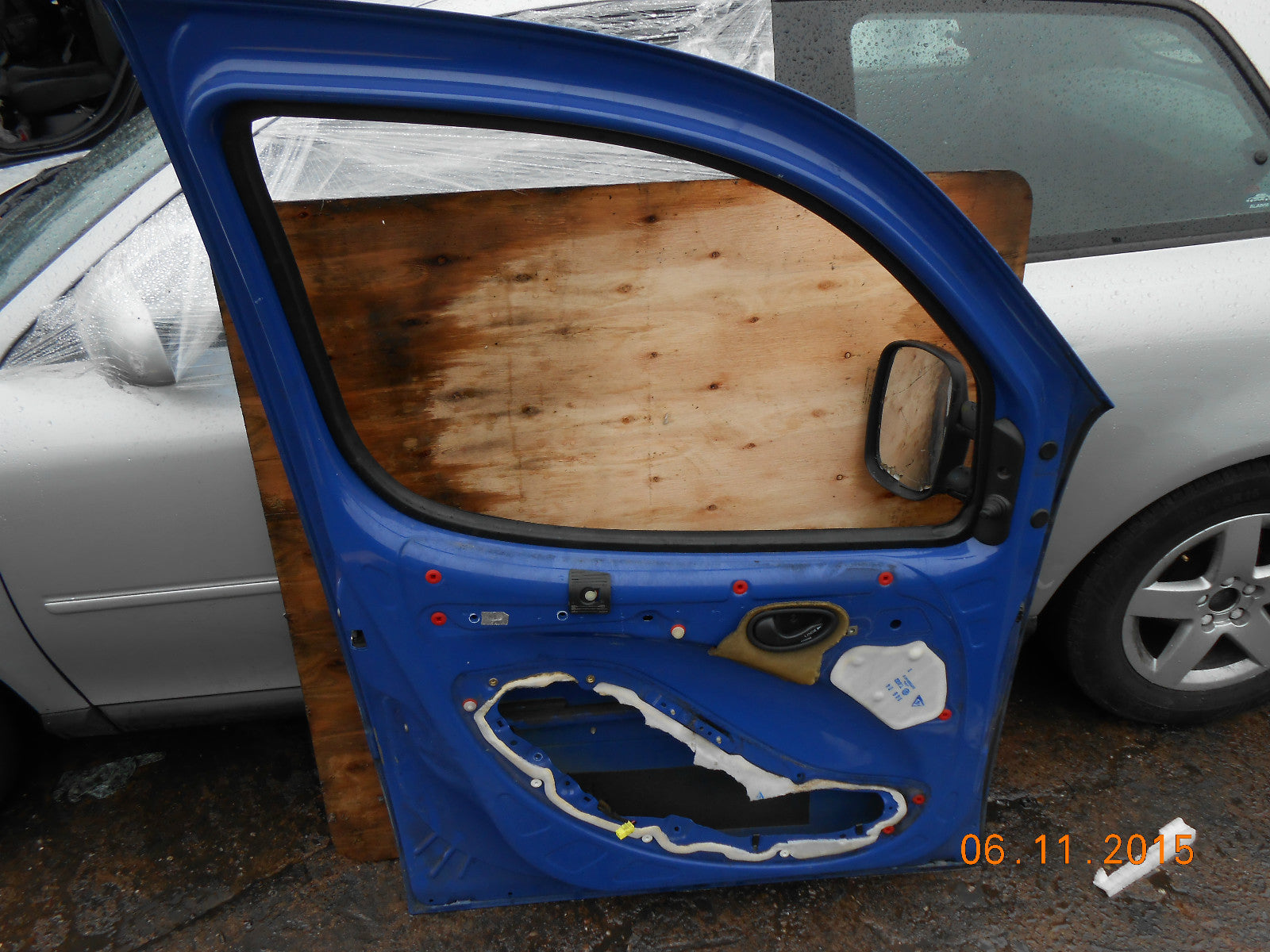 FIAT DOBLO MPV 2004 NSF PASSENGER SIDE FRONT BARE DOOR WITH HANDLE WING MIRROR