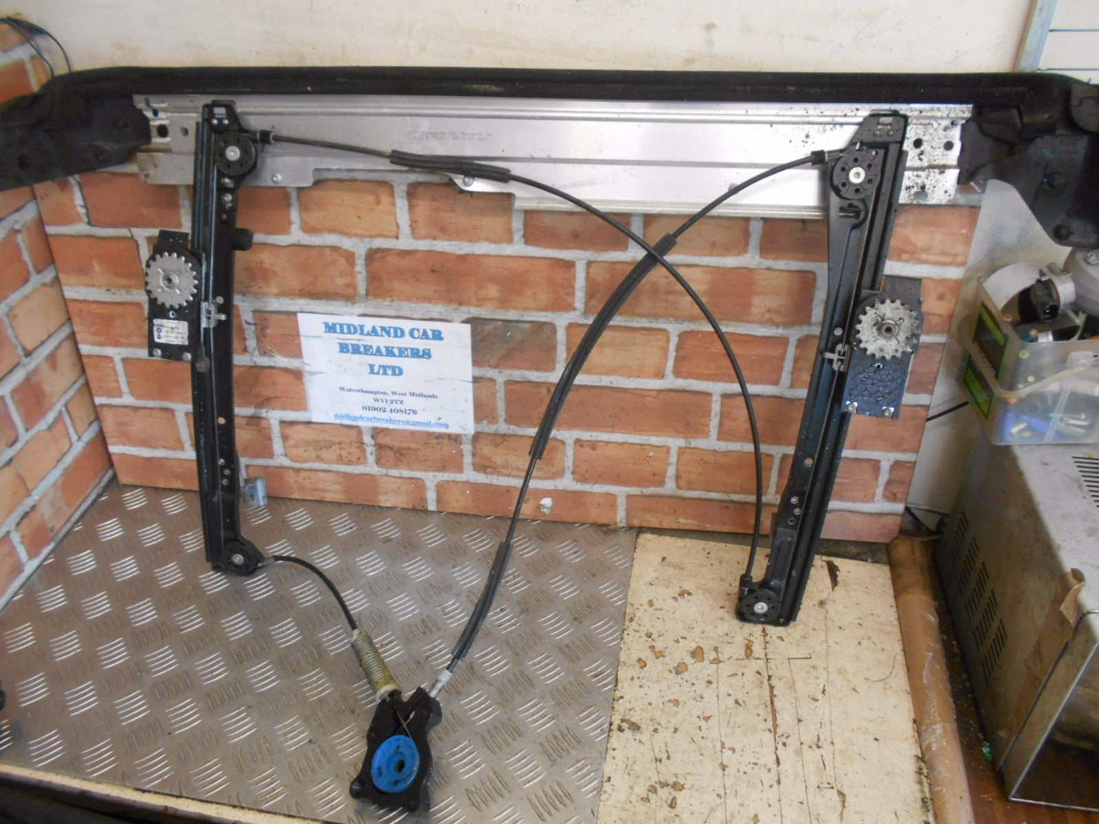 BMW MINI COOPER S 2007 R56 PASSENGER SIDE NEAR SIDE WINDOW REGULATOR 8820011
