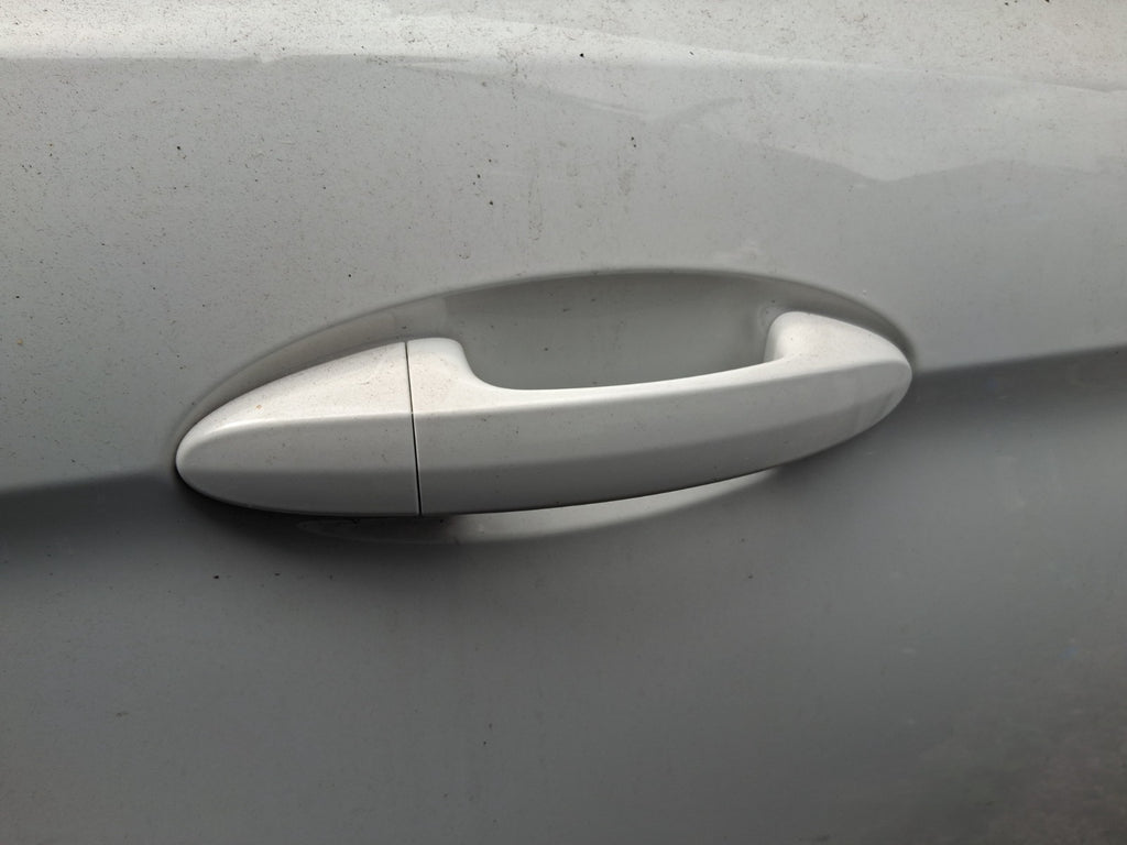 2018 FORD KA + PLUS MK3 HATCHBACK OSR DRIVER SIDE REAR DOOR HANDLE WHITE