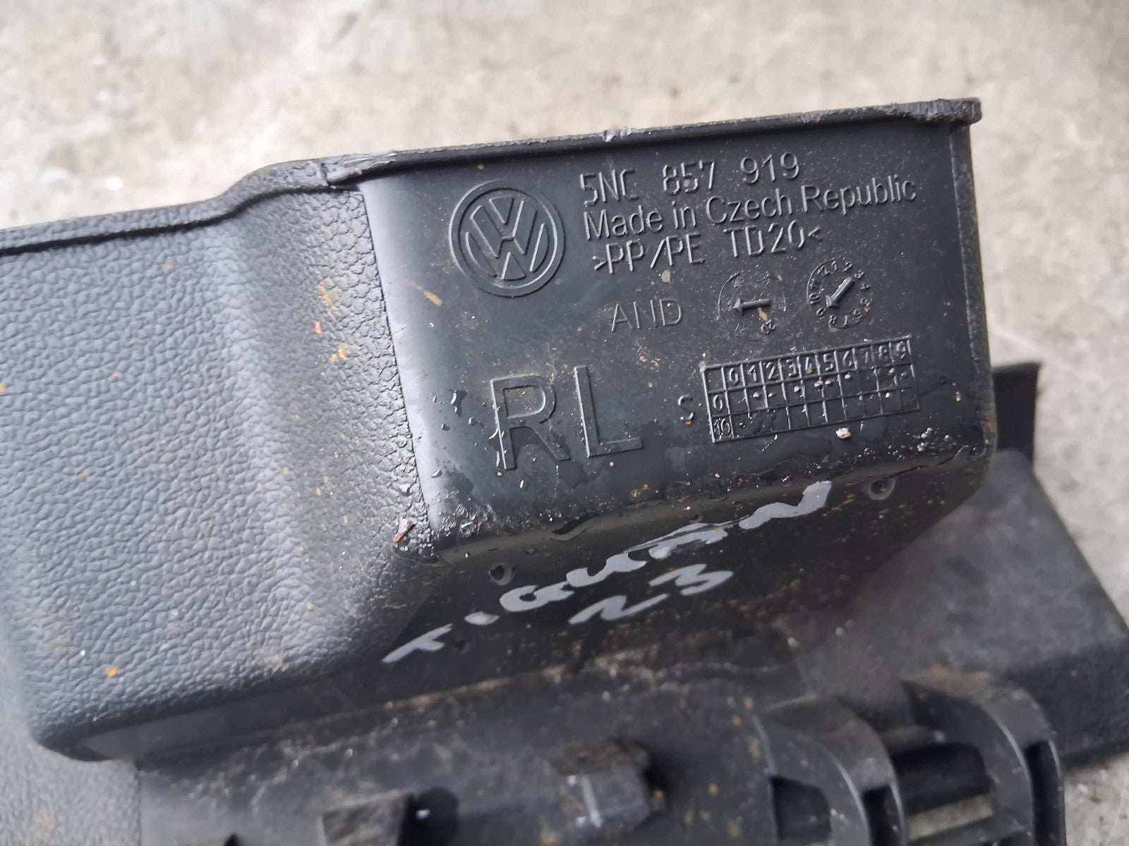 2023 VW VOLKSWAGEN TIGUAN OSF DRIVER SIDE STORAGE COMPARTMENT BOX 5NC857919