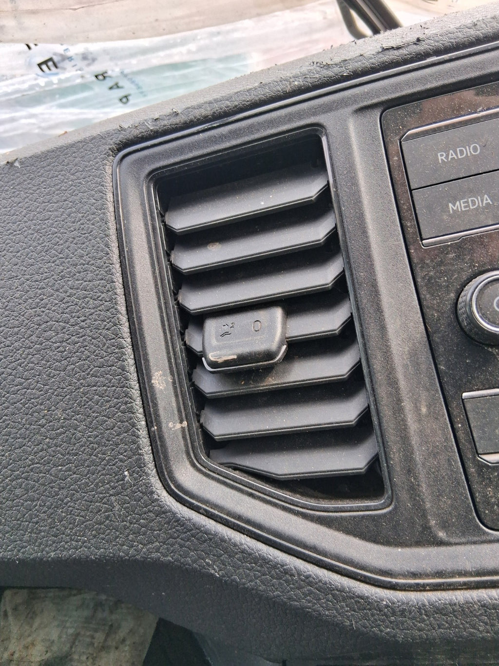 2022 VW VOLKSWAGEN CRAFTER MK2 FRONT DASHBOARD PAIR OF CENTRE AIR VENTS
