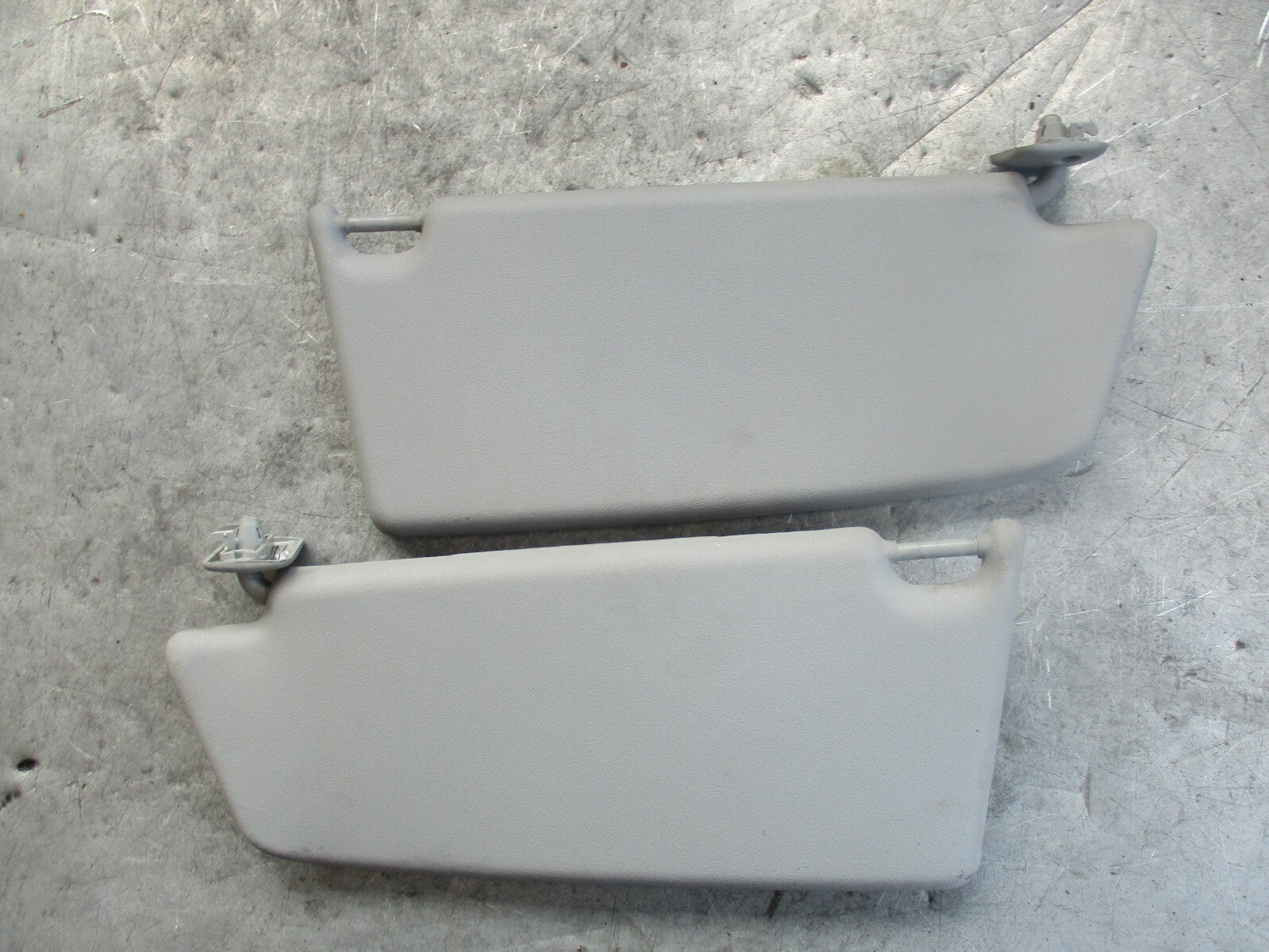 VAUXHALL ASTRA H OS NS DRIVER PASSENGER SIDE FRONT SUN VISORS 13113043 13113044