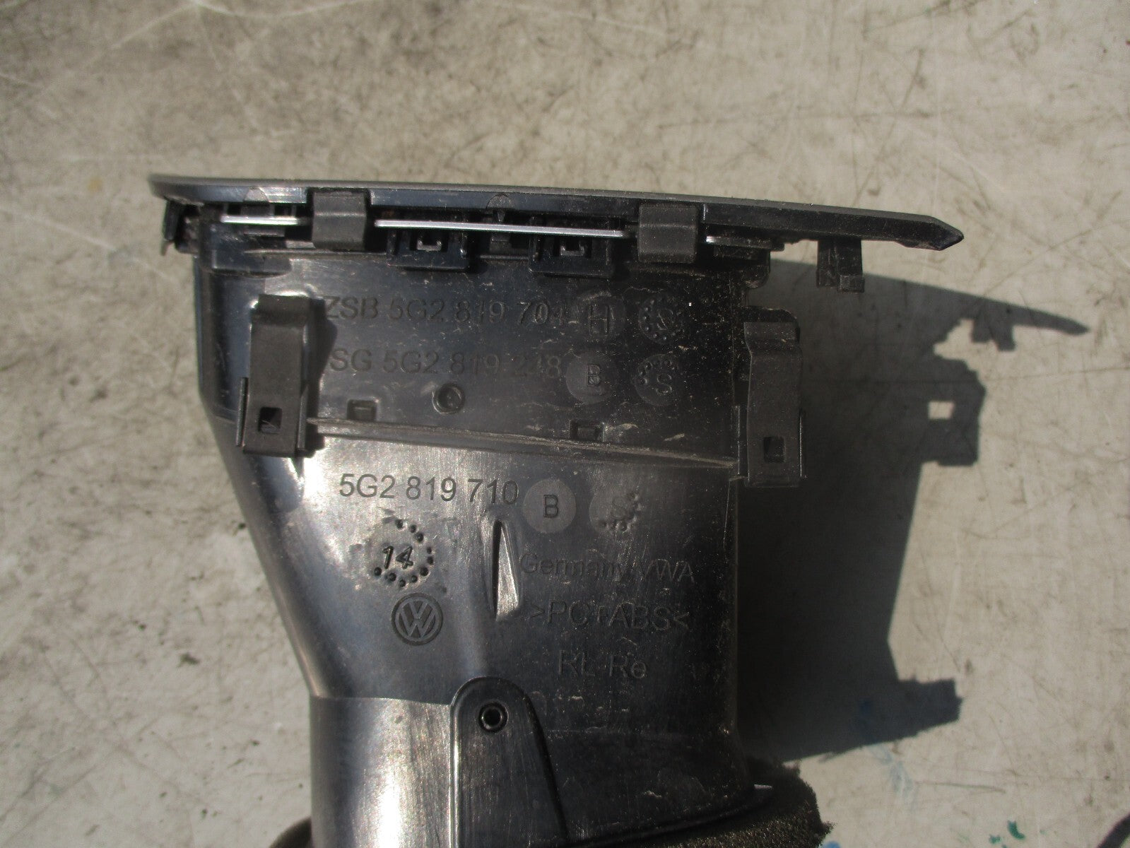 2015 VOLKSWAGEN GOLF MK7 OSF DRIVER FRONT DASHBOARD AIR VENT TRIM 5G2819710B