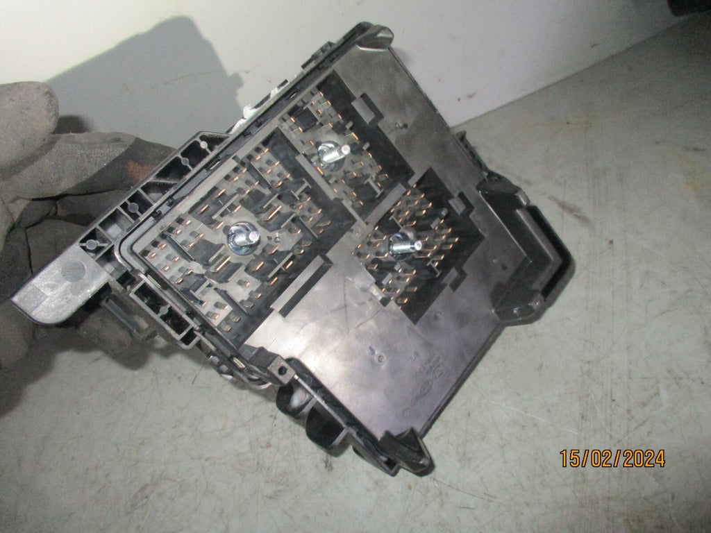 KIA CEED MK1 2008 FRONT UNDER BONNET FUSE BOX FUSE BOX RELAY 919501H030
