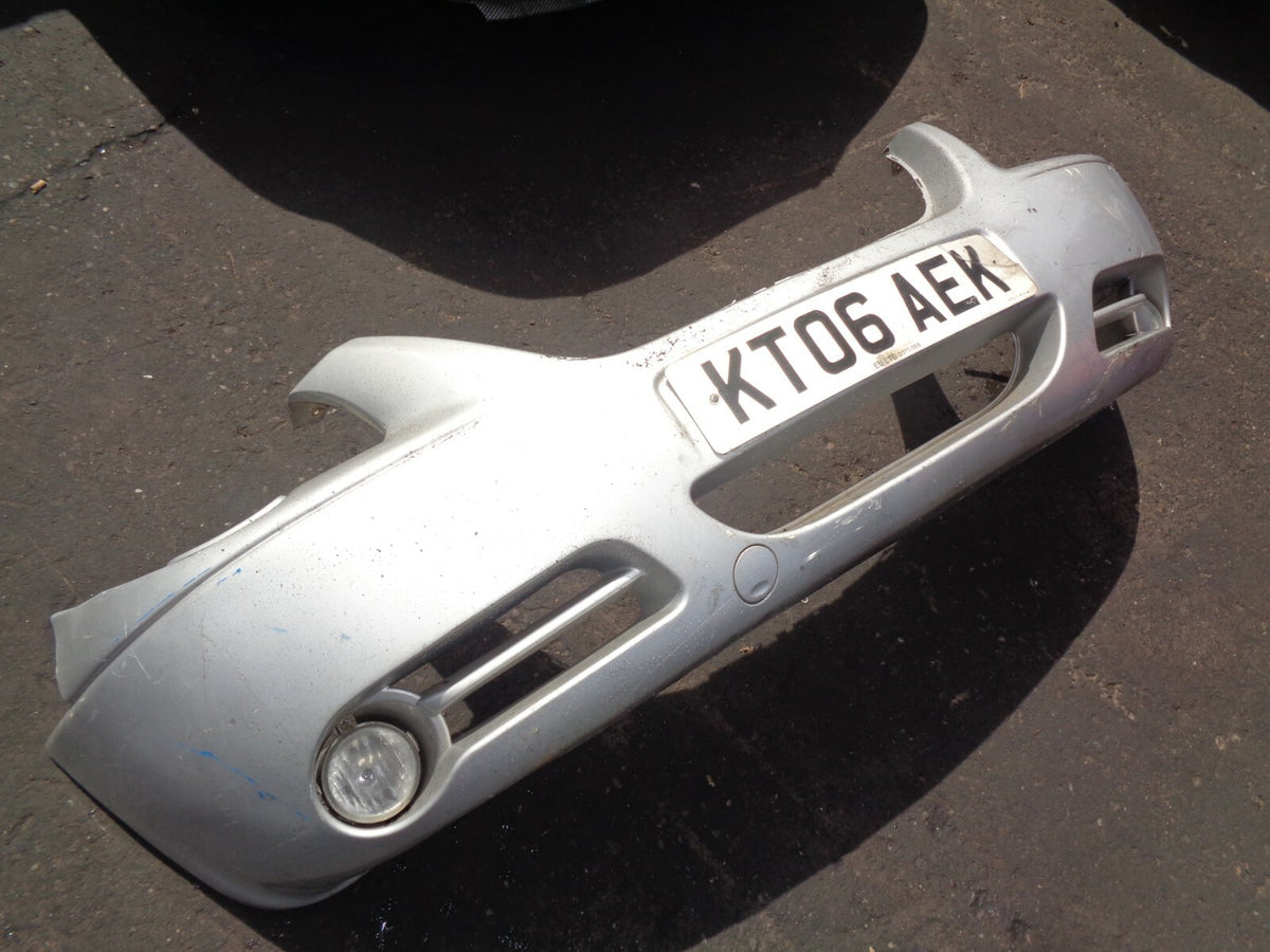 CHRYSLER GRAND VOYAGER 2006 FRONT BUMPER COMPLETE WHITE