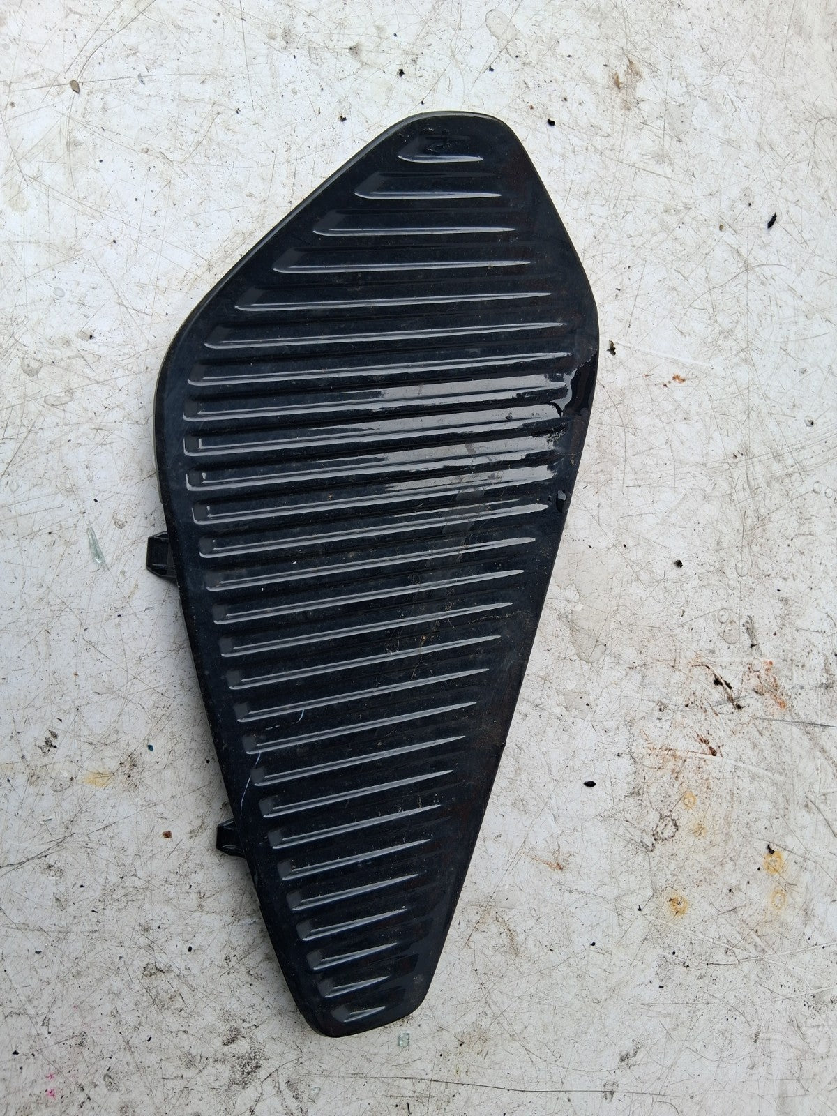 2023 PEUGEOT 5008 MK2 NSF PASSENGER SIDE FRONT LEFT GRILL TRIM 9836831877