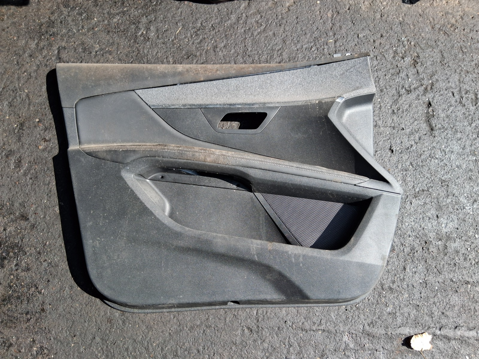 2019 PEUGEOT 5008 MK2 NSF PASSENGER SIDE FRONT LEFT DOOR CARD PANEL 98306213AU