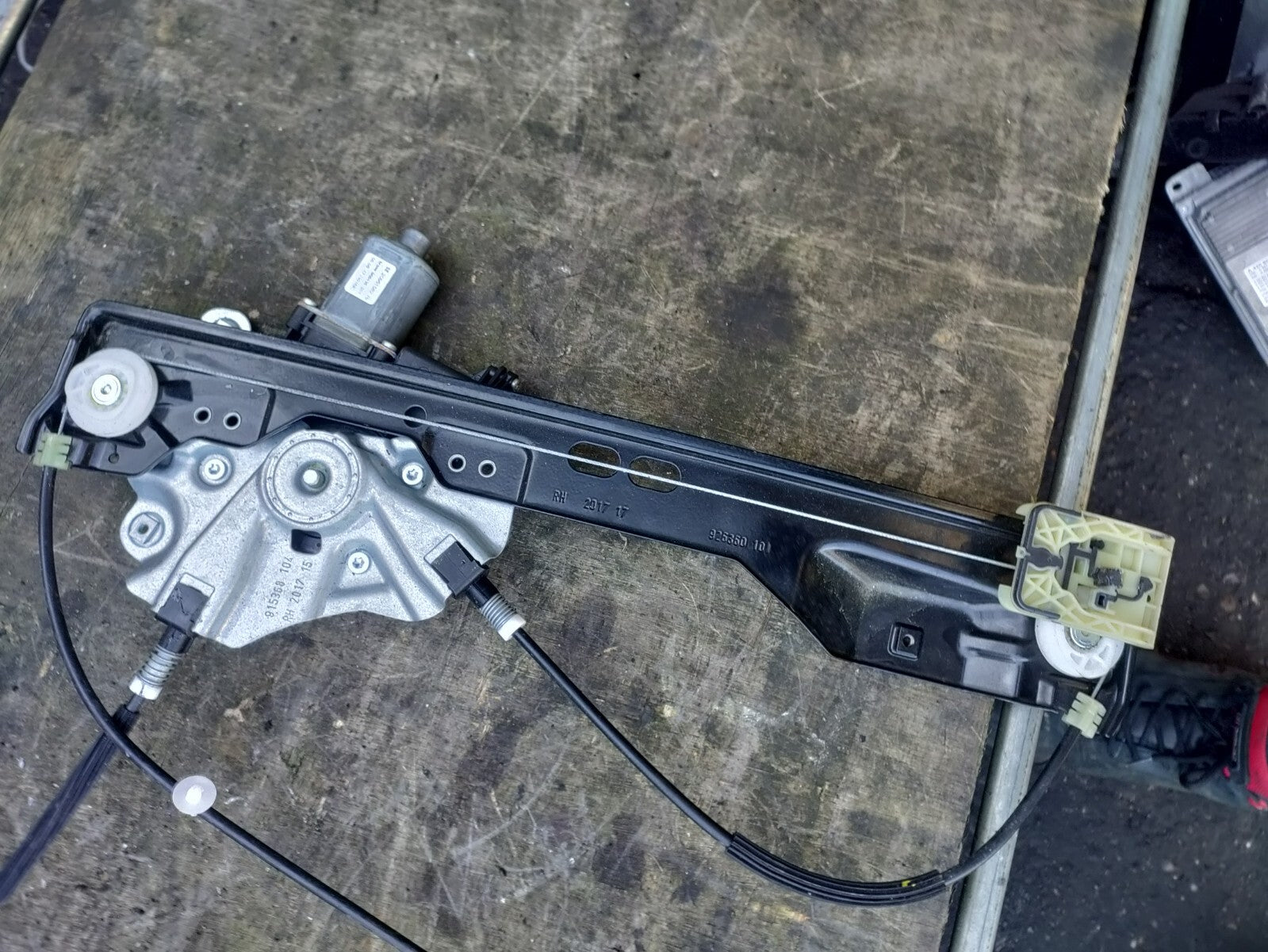 VAUXHALL ZAFIRA C MK3 OSF DRIVER SIDE WINDOW MOTOR & REGULATOR 20951582
