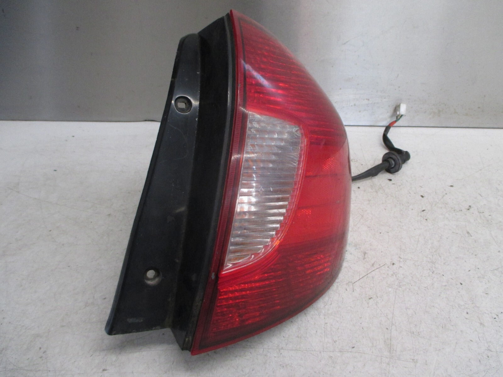 KIA RIO MK1 2003 OSR DRIVER SIDE REAR LIGHT TAIL LAMP TAILLIGHT