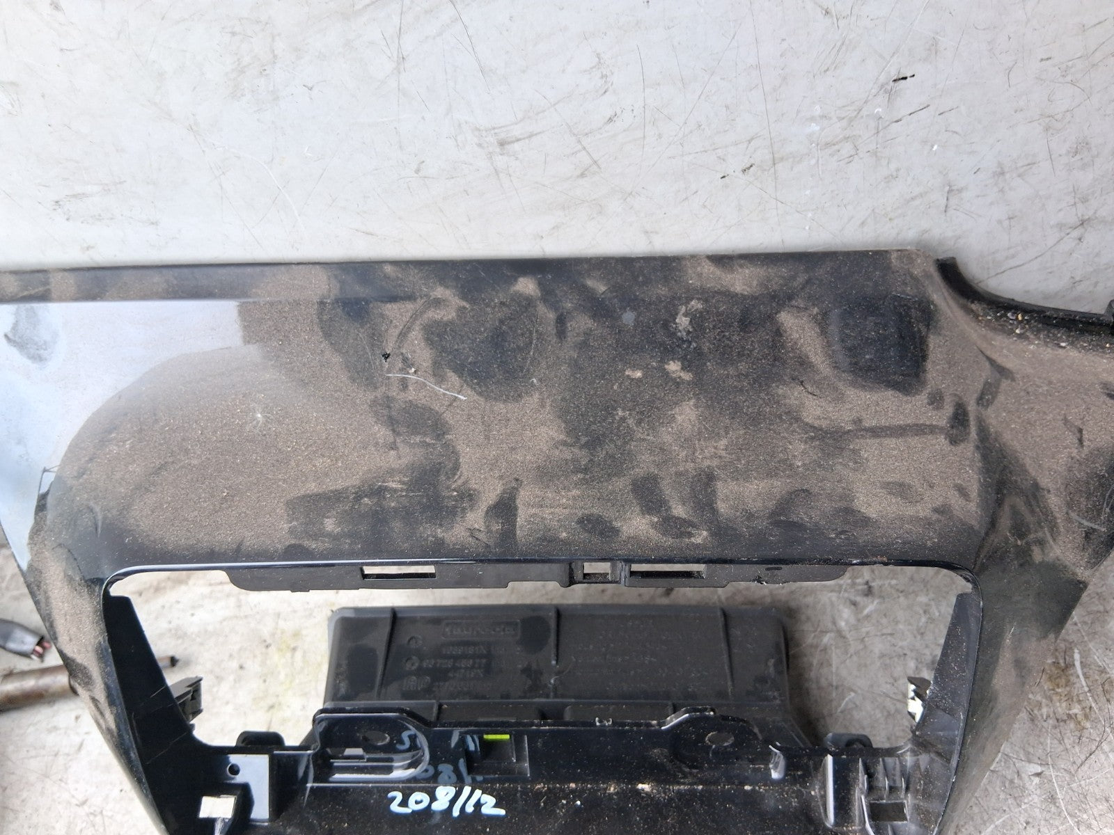 2012 PEUGEOT 208 FRONT DASHBOARD CENTRE AIR VENT 9875839677