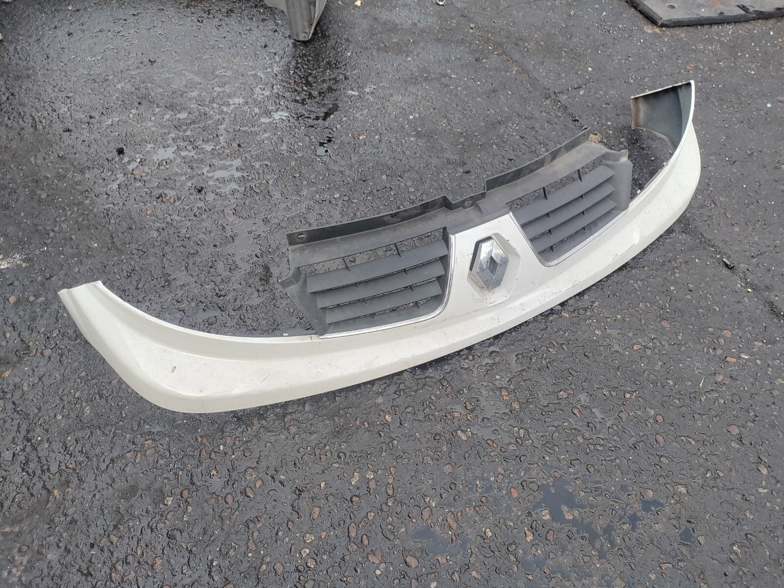 2014 VAUXHALL VIVARO MK1 FRONT GRILL